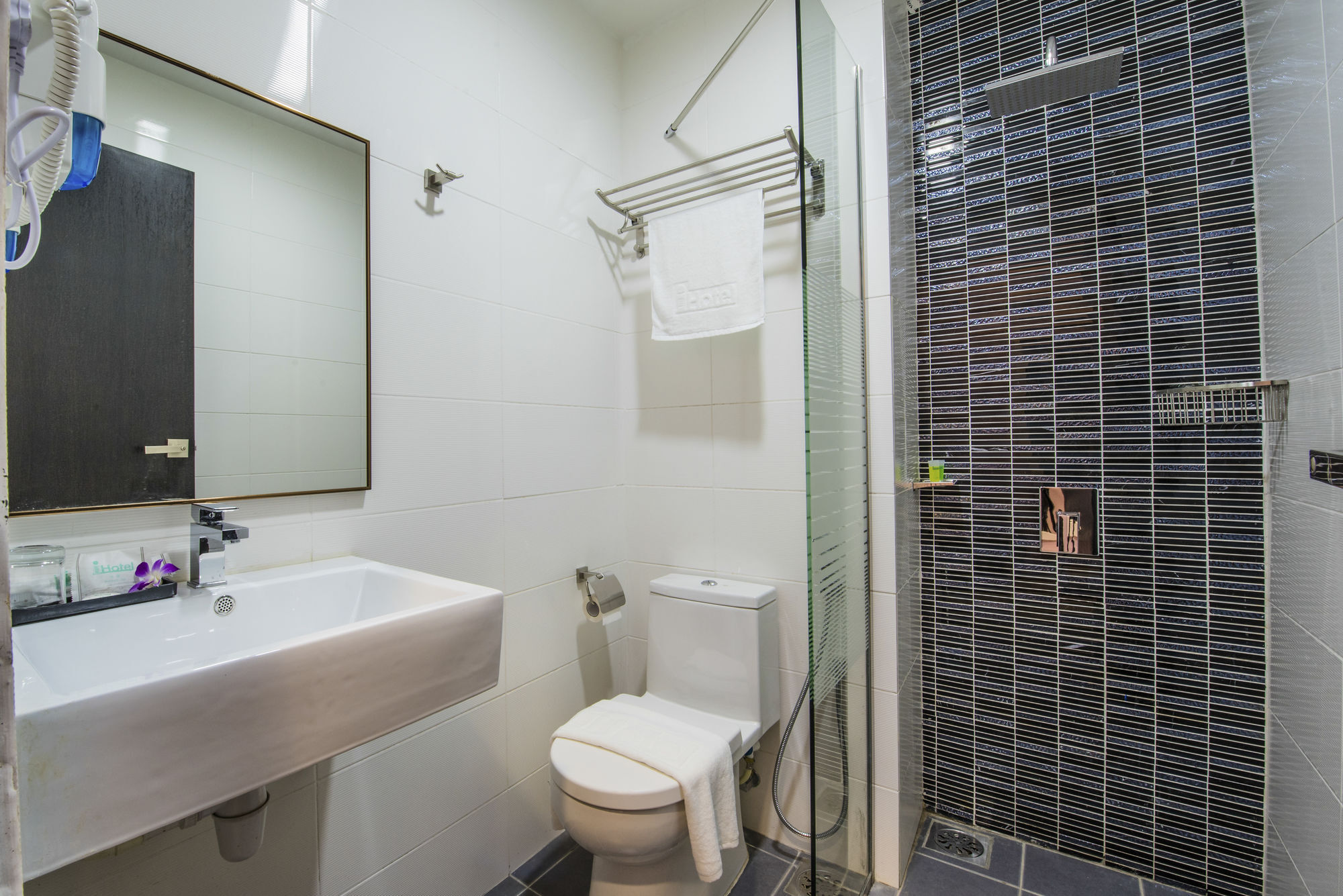 Inhotel Inanam Kota Kinabalu Ngoại thất bức ảnh